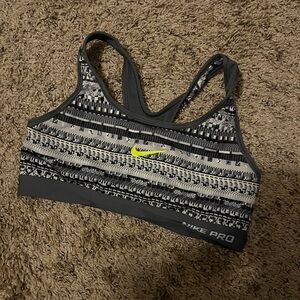 Nike Pro Women's Black and White Patterned Sports Bra